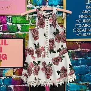 Super cute floral new top! 🌸